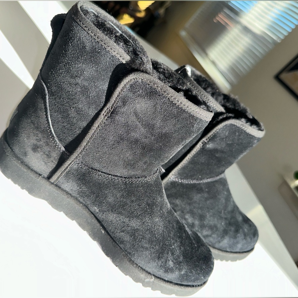 UGG- Cory II Bootie {women’s 10} - Picture 3 of 8